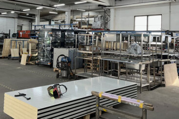 Kylmäteräs tuotantohalli